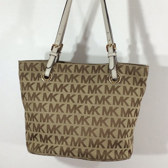 Michael Kors khaki signature shoulder tote - Picture 5 of 13